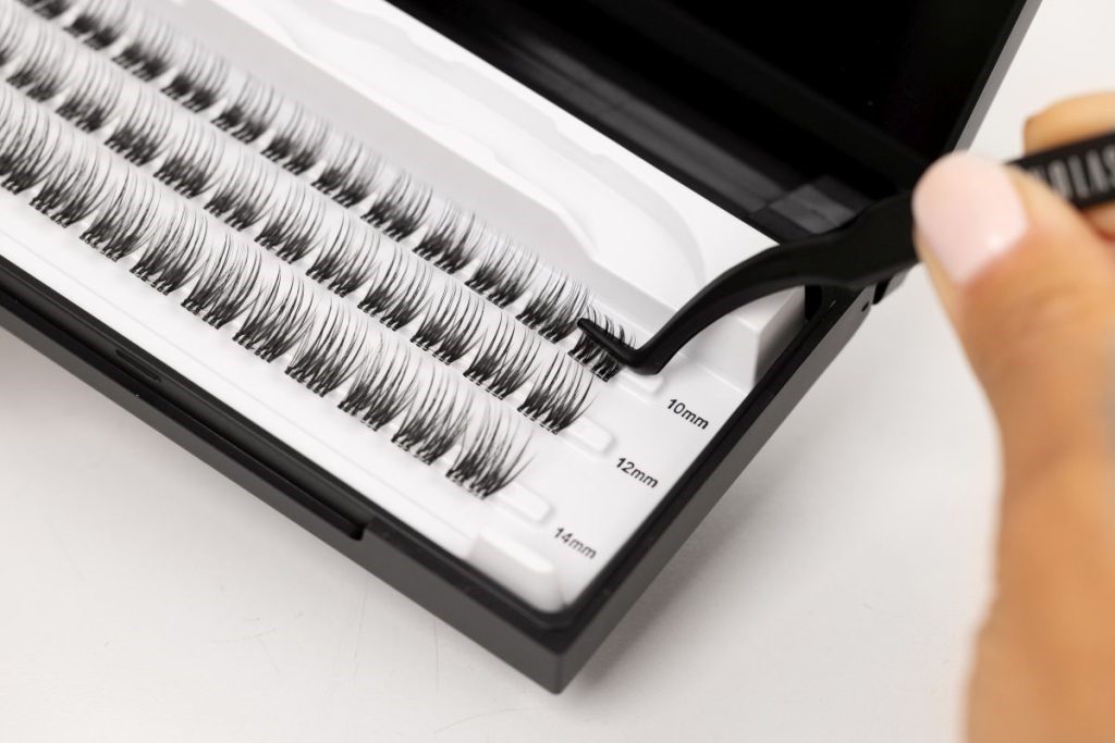 pre-glued false eyelashes